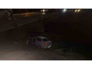 OSMANİYE’DE OTOMOBİL KÖPRÜDEN UÇTU: 1 YARALI