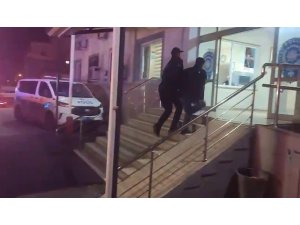 HIRSIZLIK SUÇUNDAN 32 YIL HAPİS CEZAYLA ARANAN HÜKÜMLÜ, ÇALINTI MOTOSİKLETLE DOLAŞIRKEN YAKALANDI