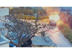 PARK HALİNDEKİ OTOMOBİLİ BENZİN DÖKÜP KUNDAKLAMAK İSTERKEN KENDİNİ YAKTI