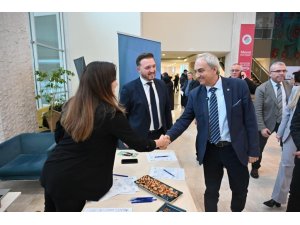 KEPEZ’DE İŞ ARAYANLARLA İŞVERENLER AYNI ÇATI ALTINDA BULUŞTU