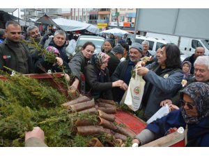 KORKUTELİ ORMAN İŞLETME MÜDÜRLÜĞÜ 1000 FİDAN DAĞITIMI YAPTI