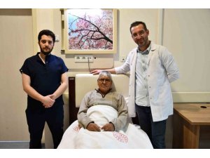 ALANYA’DA ULAR AMELİYATIYLA ZORLU TÜMÖRDE BAĞIRSAK DEVAMLILIĞI KORUNDU