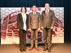 ÖZBEK: "HER KRİZ AYNI ZAMANDA FIRSATLAR BARINDIRIR