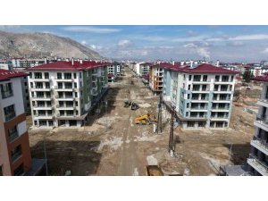 BÜYÜKŞEHİR, ELBİSTAN HACI ESAT EFENDİ CADDESİ’Nİ 30 MİLYONLUK YATIRIMLA YENİLİYOR