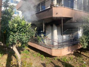 YANAN EVDEN 4 YAŞINDAKİ YEĞENİNİ ÇIKARMAK İSTERKEN YARALANDI