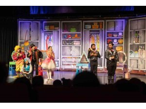 MERSİN ŞEHİR TİYATROSU ’DÜNYA TİYATRO GÜNÜ’NÜ BİNLERCE SEYİRCİYLE KUTLADI