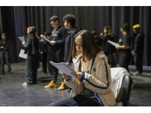 MERSİN’DE TİYATROYA İLGİ ARTIYOR, KURSLAR YOĞUN KATILIMLA SÜRÜYOR