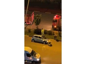 HATAY’DA AŞIRI YAĞIŞLARIN ETKİSİYLE, GÖLE DÖNEN YOLLARDA ARAÇLAR MAHSUR KALDI