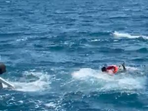 3 SAAT SONRA YARDIMINA DENİZ POLİSİ YETİŞTİ