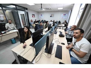 MERSİN’DE GENÇLERE YAPAY ZEKA VE VERİ ANALİZİ EĞİTİMİ