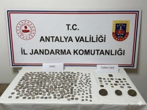 KAŞ’TA TARİHİ ESER KAÇAKÇILIĞI OPERASYONU: ÇOK SAYIDA OBJE VE GÜMÜŞ SİKKE ELE GEÇİRİLDİ