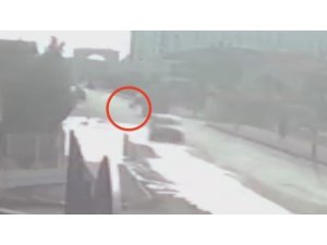 KÖPEKTEN KAÇARKEN KAMYONUN ALTINDA KALARAK ÖLMÜŞTÜ, SINIF ARKADAŞLARININ VEFASI ANNEYİ DUYGULANDIRDI