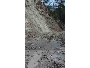 HEYELAN KÖY YOLUNU ULAŞIMA KAPATTI