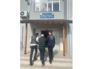 HATAY’DA SAHTE İSİMLE, SİGORTASIZ İŞLERDE ÇALIŞARAK  9 YILDIR KAÇAN ARANAN ŞAHIS JASAT OPERASYONUYLA YAKALANDI