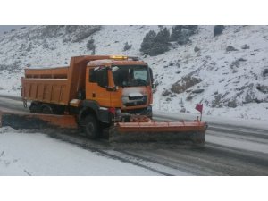 ANTALYA-KONYA KARAYOLUNDA KAR ETKİSİNİ SÜRDÜRÜYOR