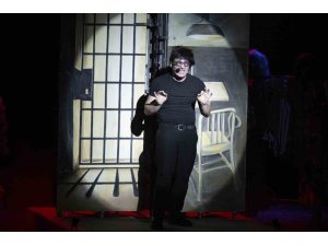 MERSİN’DE TİYATRO ŞÖLENİ ‘EYVAH NADİR’ İLE SONA ERDİ