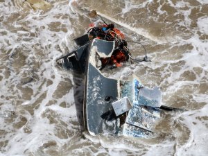 ALABORA OLAN TEKNEDEKİ 2 KİŞİ YÜZEREK KURTULDU