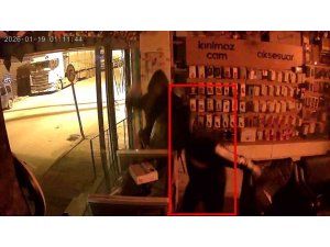 PARKE TAŞIYLA CAMLARI KIRIP İŞ YERİNİ SOYANLAR TUTUKLANDI