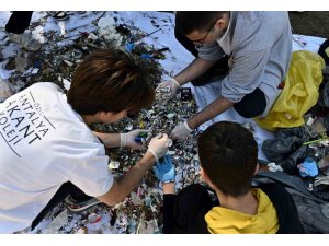 LARA SAHİLİ’NDE ÖĞRENCİLERDEN BİLİMSEL TEMİZLİK