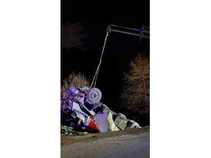 ALANYA’DA KAMYON ŞARAMPOLE DEVRİLDİ: 1 ÖLÜ, 1 YARALI