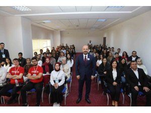 İL SAĞLIK MÜDÜRÜ NACAR, GENÇLERE TECRÜBELERİNİ ANLATTI