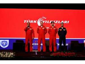 TÜRK YILDIZLARI, GENÇLERE TECRÜBELERİNİ ANLATTI