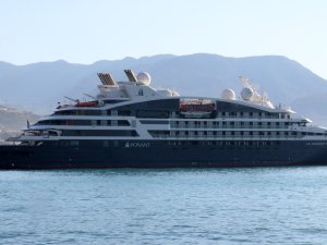 TURİSTLER KRUVAZİYERLE GELDİ