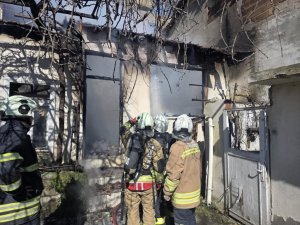 ANTAKYA’DA METRUK BİNA YANGINI