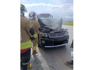 ALTINÖZÜ’DE  CİPİN MOTORU ALEVLERE TESLİM OLDU