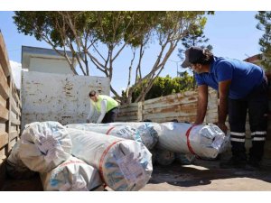 HORTUM VE YAĞIŞTAN ZARAR GÖREN KUMLUCALI ÇİFTÇİLERE SERA NAYLONU DESTEĞİ