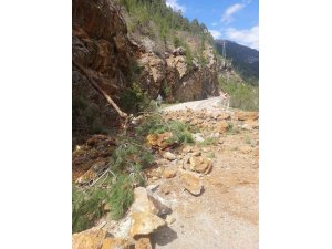 FEKE-SAİMBEYLİ KARA YOLU ULAŞIMA KAPANDI