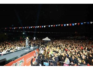 ADANA’DA YAĞMUR ALTINDA HALUK LEVENT COŞKUSU