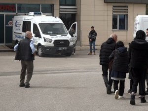 KAZADA ÖLEN KIZININ CENAZESİNİ GÖZYAŞLARI ARASINDA ALDI