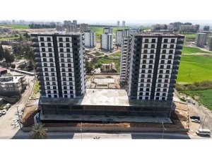 ADANA’DA ŞİDDETLİ YAĞIŞ ŞANTİYELERİ VURURKEN, BAKIZ İNŞAAT’IN ALTYAPISININ FARKI TEKRARDAN DİKKAT ÇEKTİ