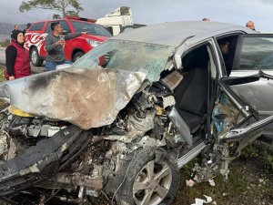 TIR VE OTOMOBİL ÇARPIŞTI 2 YARALI