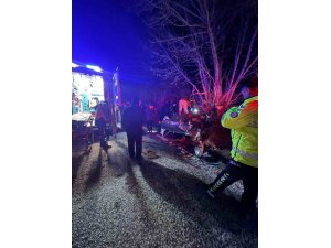 ANTALYA’DA TRAFİK KAZASI: 3 KİŞİ HAYATINI KAYBETTİ