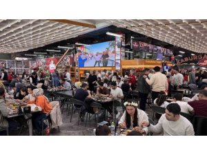 KARNAVAL ESNAFIN YÜZÜNÜ GÜLDÜRDÜ, KEBAPÇILAR DOLDU TAŞTI