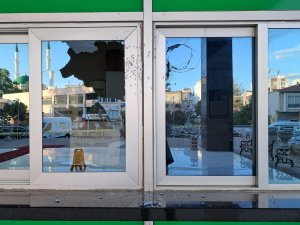 BELEDİYE BİNASINA AV TÜFEĞİYLE ATEŞ AÇILDI