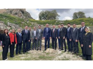 BAKAN ERSOY, KASTABALA ANTİK KENTİ’NDE İNCELEMELERDE BULUNDU