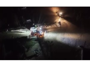 SELE KAPILAN ARAÇTAKİ 2 KİŞİ HAYATINI KAYBETTİ, ÇEVRE İLLERDEN DESTEK EKİPLERİ SEVK EDİLDİ