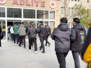 SİBER DOLANDIRICILIK OPERASYONUNDA 15 KİŞİ TUTUKLANDI