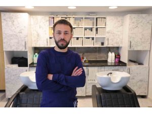 KUAFÖRDE 26 BİN LİRALIK SAÇ BAKIMI YAPTIRDI, "2 DAKİKAYA GELİYORUM" DİYEREK ÇIKTIĞI SALONA BİR DAHA DÖNMEDİ