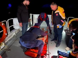 DEMRE KALEKÖY’DE RAHATSIZLANAN KİŞİ, SAHİL GÜVENLİK BOTUYLA TAHLİYE EDİLDİ