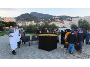 ANAMUR’DA HACI ADAYLARINA KABE MAKETİYLE UYGULAMALI EĞİTİM