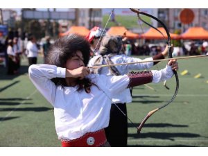 MERSİN’DE GELENEKSEL OKÇULUK ŞÖLENİ: 13 İLÇEDEN 150 SPORCU KATILDI