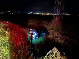 KIRIKHAN’DA TARLAYA UÇAN OTOMOBİLİN SÜRÜCÜSÜ YARALANDI