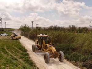 TARSUS’TA YAĞIŞTAN ZARAR GÖREN YOLLAR YENİDEN DÜZENLENDİ
