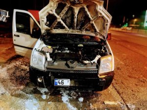 KAHRAMANMARAŞ’TA İKİ FARKLI NOKTADA ARAÇ YANGINI SÖNDÜRÜLDÜ