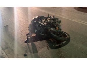 HAFİF TİCARİ ARAÇLA ÇARPIŞAN MOTOSİKLET SÜRÜCÜSÜ HAYATINI KAYBETTİ