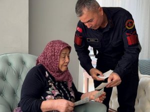 30 YIL ÖNCE ŞEHİT OLAN ASKERİN SİLAH ARKADAŞINDAN ŞEHİT ANNESİNE DUYGULANDIRAN ZİYARET